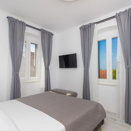 Apartment Ena ,City Center شيبينيك المظهر الخارجي الصورة